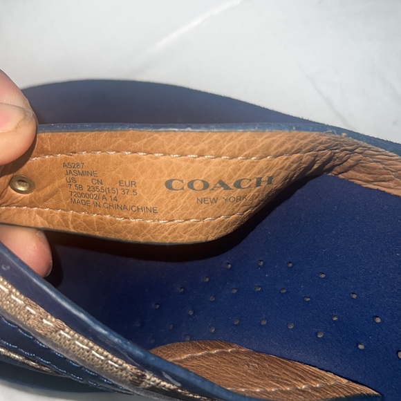 Coach - Picture 4 of 4